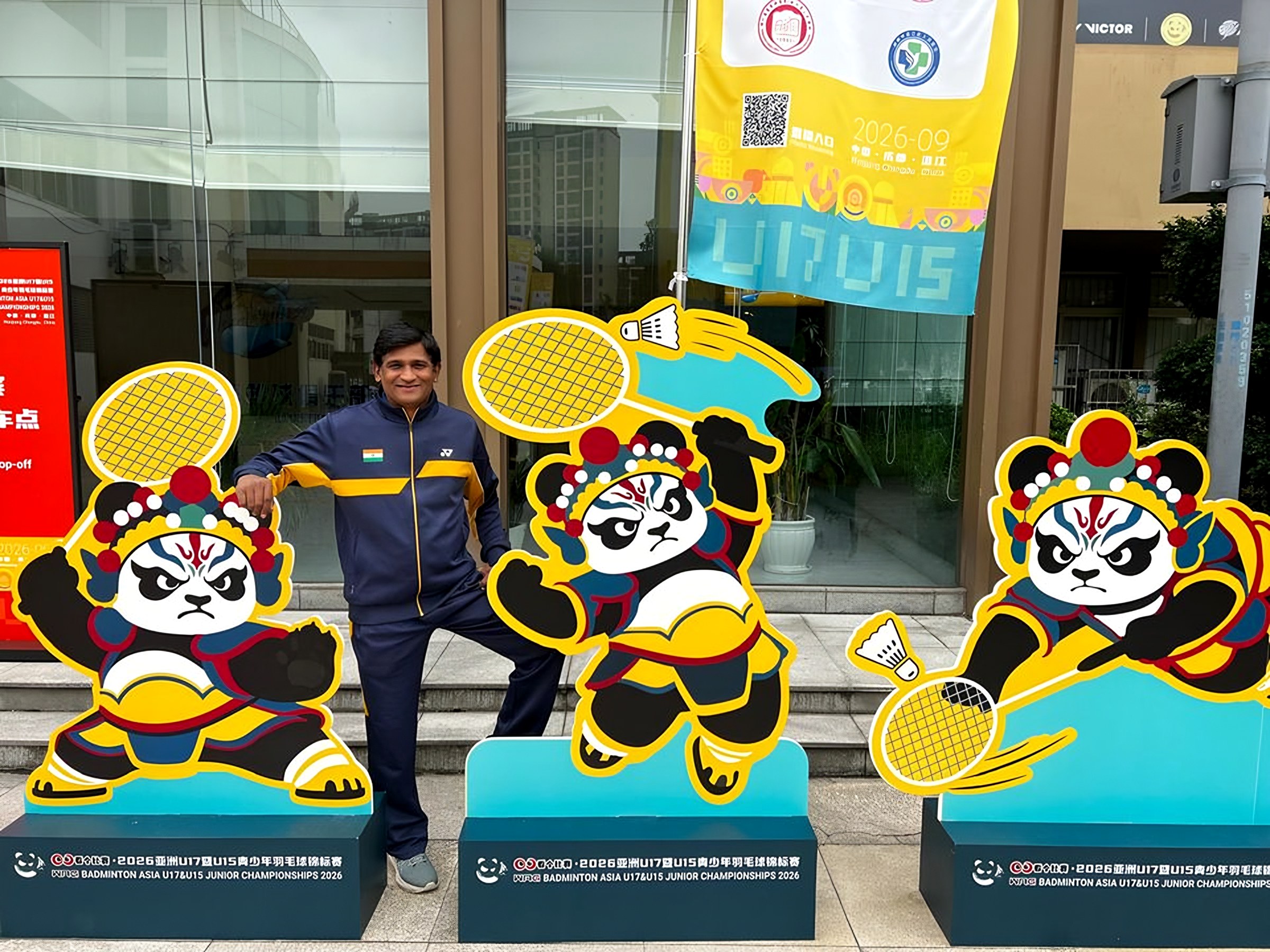 Lomada Raju beside the tournament panda mascots in Chengdu